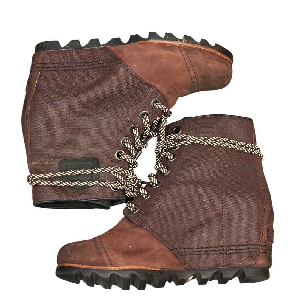 Sorel Lexie Cattail Waterproof Lace Up Wedge Boot - size 7